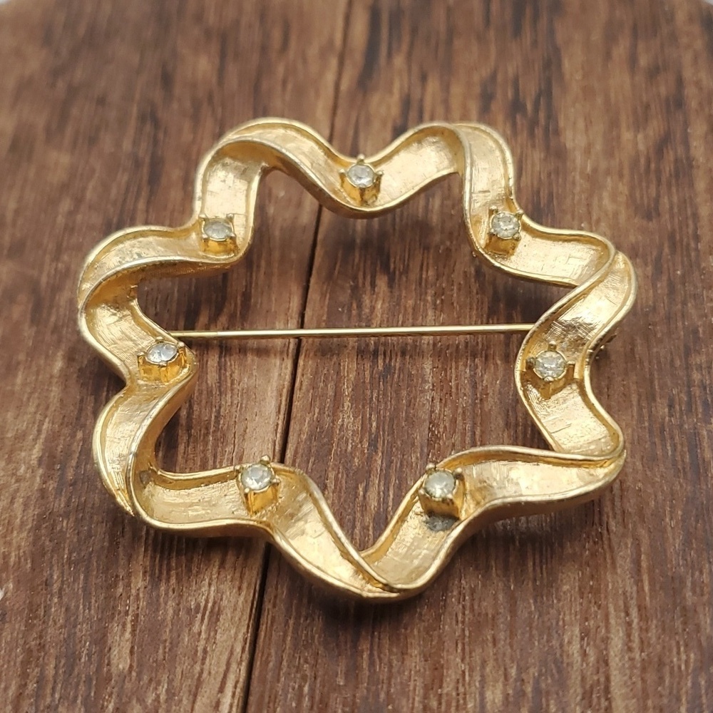 Sarah Coventry flower estate brooch B116